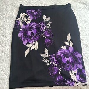 Women’s xl black with purple flower skirt